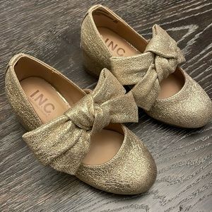 Toddler I.N.C. gold chunky heel Mary Janes size 11M